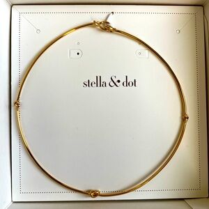 Stella & Dot Simple Knot Collar in the color Gold